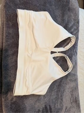 Fabletics Seamless Cream Sports Bra - Unbranded